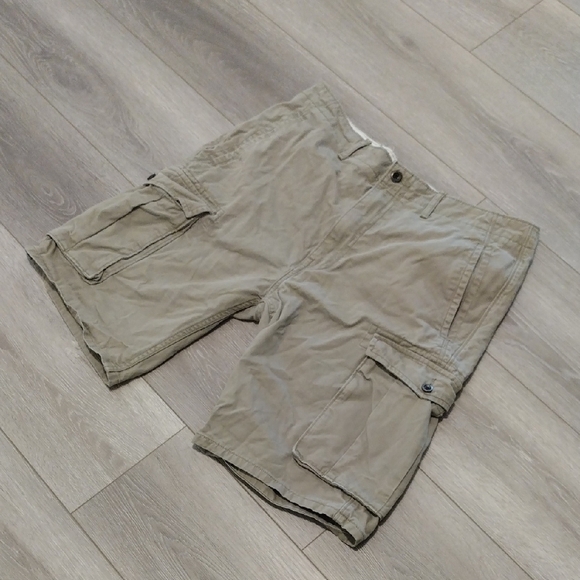 Levi's Men's Khaki Cargo Shorts - Picture 13 of 13